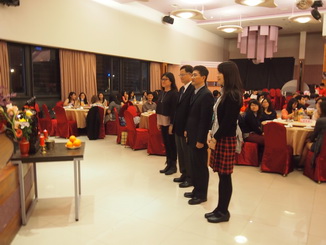 李瑜章國際長(右2)擔任祭祖儀式主祭(國際學生事務組提供)