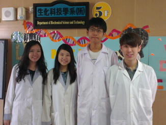 香港大學錢可兒、劉芷欣、陳顥彥、黃勇浚(由左而右)到嘉大暑期實習