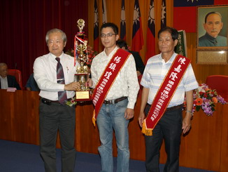 To recognize their contribution to agricultural management, the Diverse Use of Tea Leaves Award goes to Cheng Xuan Fu Yi Farm in Ming Jen Township, while the Agricultural Product Sales Channel Expansion Award belongs to Puli Ming Huang Precision Farm in Nantou County. 