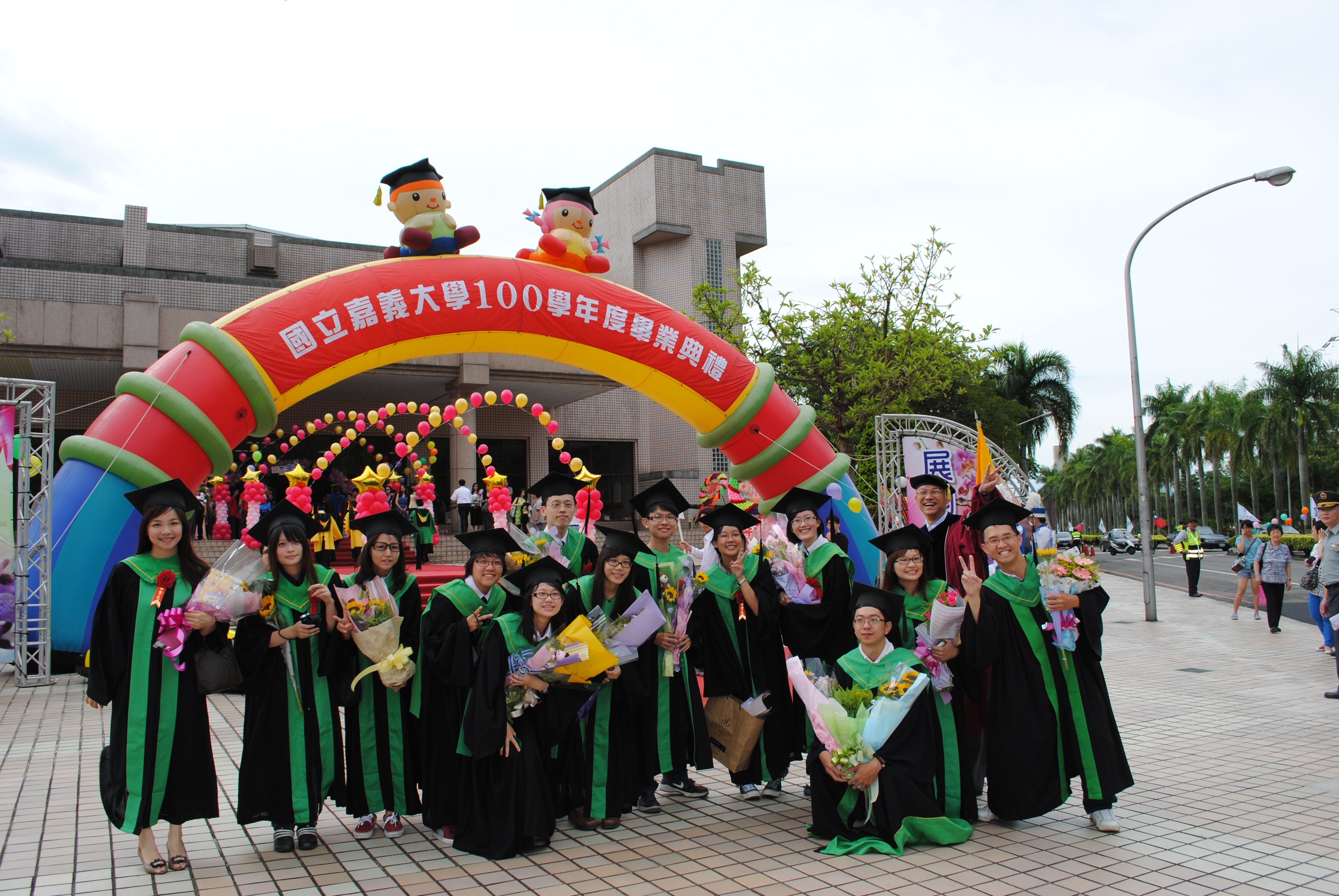 生命科學院100學年度畢業典禮花絮