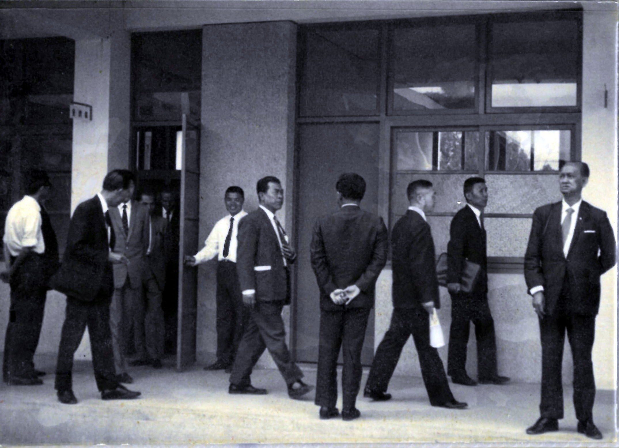 135.60年5月7日教育部紀專門委員陪同泰國教育牧察團一行15人蒞校訪問.jpg