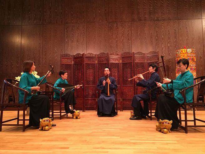 《南管尋親記》讓觀眾飽覽千年古樂在臺灣開枝散葉、融入在地生活，發展出的眾多樣貌。（台灣音樂館提供）