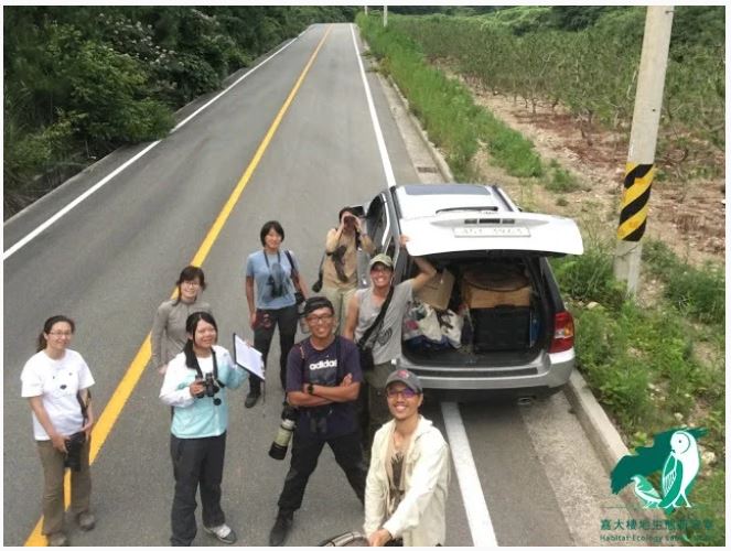 嘉義大學助理教授蔡若詩團隊與台灣猛禽研究會，去年到南韓繫放14隻赤腹鷹。 圖∕嘉大棲地生態研究室提供