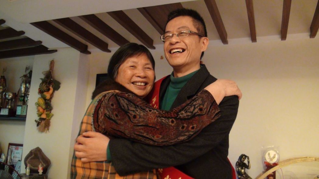 蔡書憲（右）從小表現卓越，一直是母親蔡陳淑珠的驕傲，母子情深。記者王慧瑛／攝影