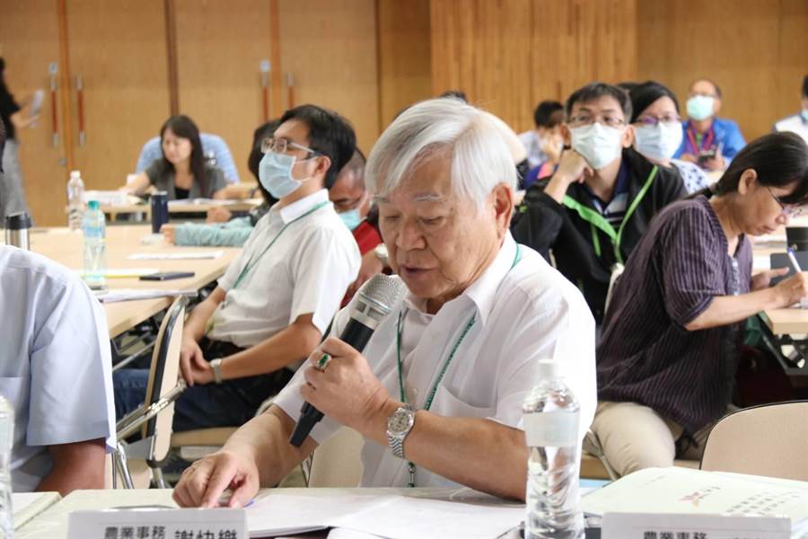 台南市政府舉行農業政策共識營，並聘任13位農業事務諮詢委員，提供建言。（台南市政府提供／莊曜聰台南傳真）