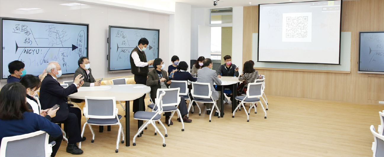 互動探索教室以大型互動式觸控螢幕取代傳統黑板