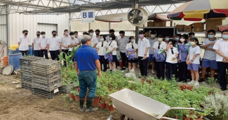 輔仁高中學生參與本校食農推廣活動