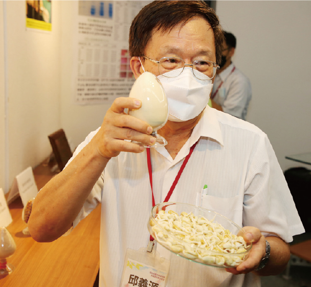 前校長邱義源教授公開活性花生芽粉中「花生蘆烯醇」研究成果