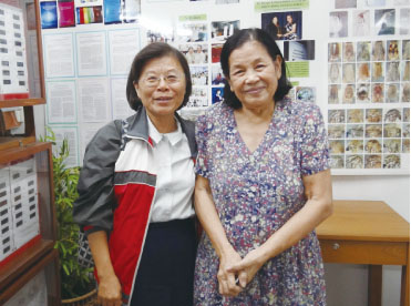 蕭文鳳教授(左)與Dr. Rampa Rattanarithilul(右)參訪泰國昆蟲館