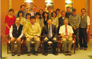 邱義源校長(第一排右二)與日本高知大學及美國愛達荷大學師生合影