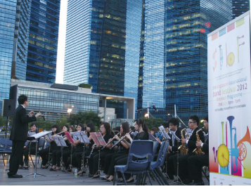 音樂學系管樂團在新加坡戶外演出