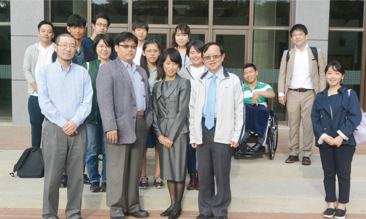 日本筑波大學人間學群訪問團與本校教師合影