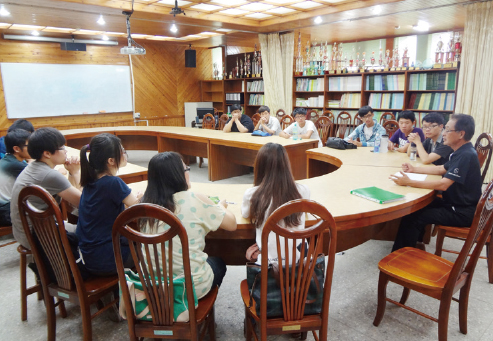  越南家具公會李天柒會長與實習學生舉辦行前座談