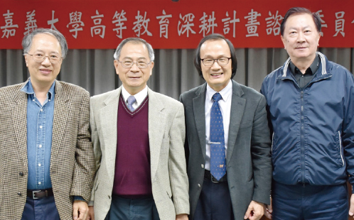 劉榮義副校長(右2)與諮詢委員張桂芳教授(左1)、柳金章教授(左2)及張永霖執行長(右1)合影