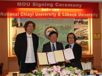 from left: University of Music Lübeck Prof. Diethelm Jonas,  NCYU President Chiou Yi-Yuan, Humanities and Arts Dean Liu Rong-Yi