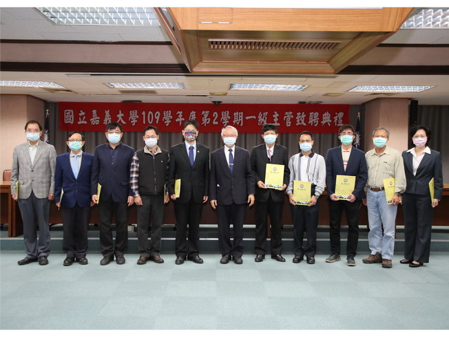 A group photo taken after NCYU President Chyung Ay presented certificates of appointment to the top supervisors .
