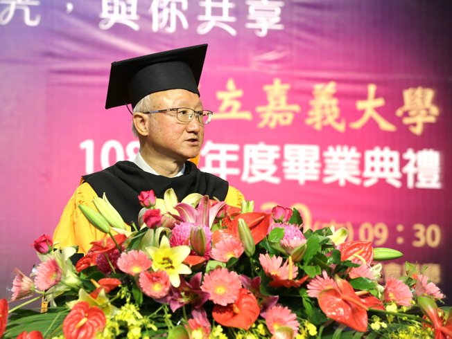 NCYU President Chyung Ay made encouraging remarks to the graduates.