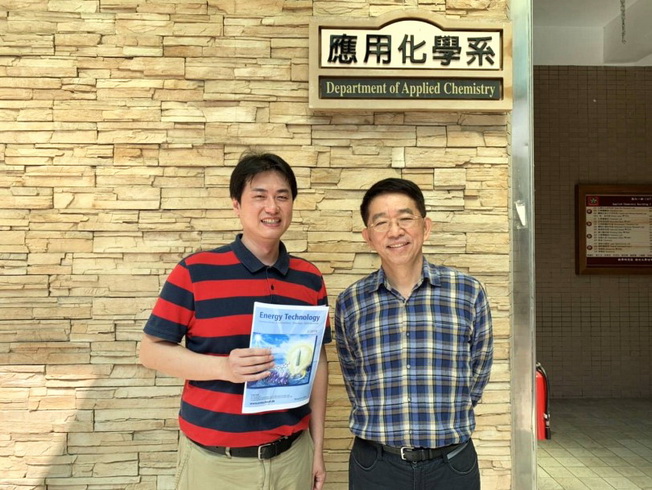 A group photo of Assistant Prof. Yan-Duo Lin (left), whose study results were published on the cover of an internationally renowned journal, and Chairman Prof. Mong Liang.