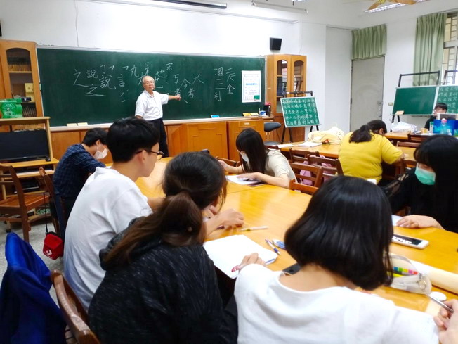 The NCYU Department of Special Education organizes blackboard writing workshops on a regular basis to enhance the skills of teacher education students. 