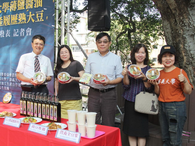 Palatable food made from NCYU Low-Sodium Soy Sauce and domestically grown cooked soybeans