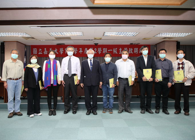 A group photo taken after NCYU President Chyung Ay presented certificates of appointment to the second-level supervisors .