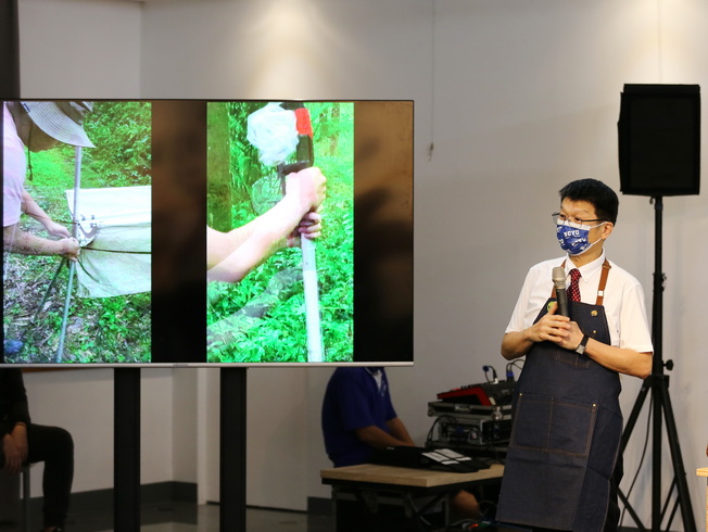 NCYU President Han Chien Lin introduced the process of developing digital teaching materials for practices in forest products. 