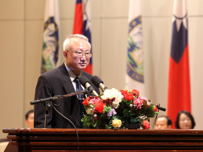 NCYU President Chyung Ay gave encouraging remarks to freshmen during the inauguration ceremony.
