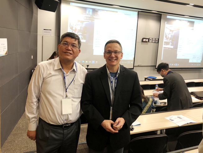木設學系李安勝教授參加IEEE ECEI 2023與美國學者合影。（照片由木設系提供)