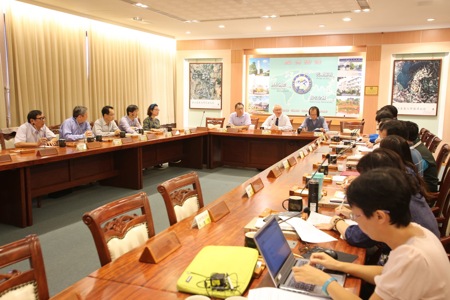 NCYU President Chyung Ay met with the first-level supervisors and staff to plan specific measures.