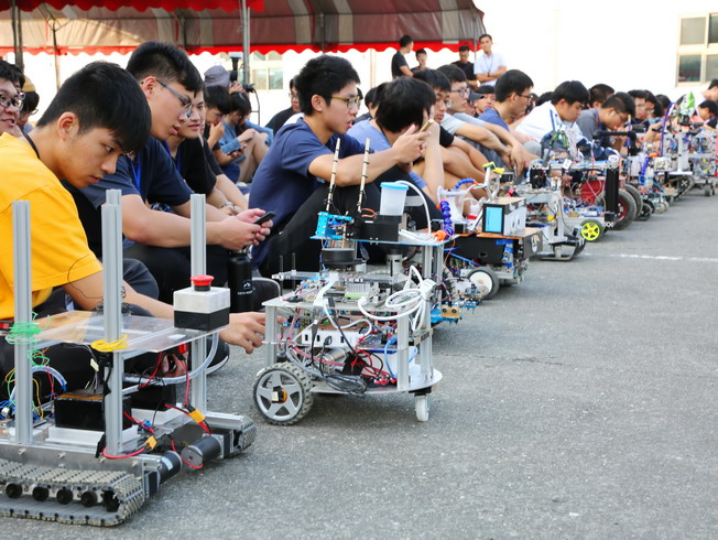  The competing teams of the Bio-Industrial Mechatronics Cup of Field Robot Contest 2020