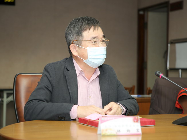 Lin Bin-Hong, who recently left the post as Chairman of the Department of Animal Science, made his remarks.