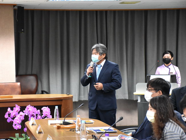 Presentation by Hsu Shan-Te, NCYU Dean of the Office of Research and Development 