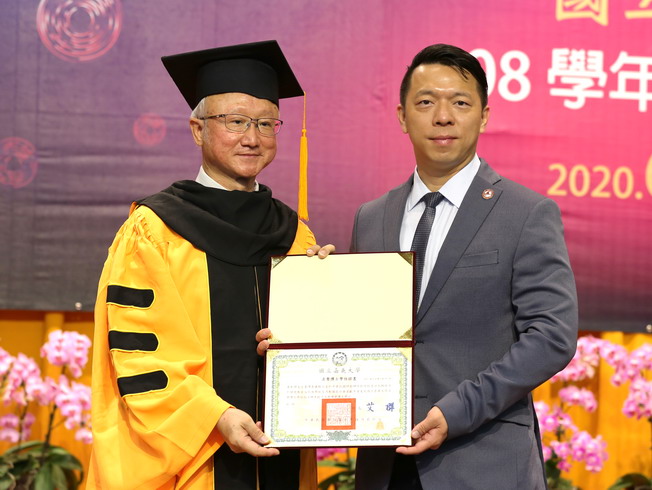 Huang Nan-Syong (right), General Manager of Shing Yan Co., Ltd., received the honorary doctoral degree certificate from NCYU President Chyung Ay (left) on the behalf of his father, Mr. Huang Zhang-Biao.