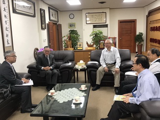 Bruce Fuh, Director of the Southwestern Taiwan Office, Ministry of Foreign Affairs, paid a visit to NCYU in order to discuss the joint organization of a retrospective exhibition of the NCYU Agricultural Technical Service Team.