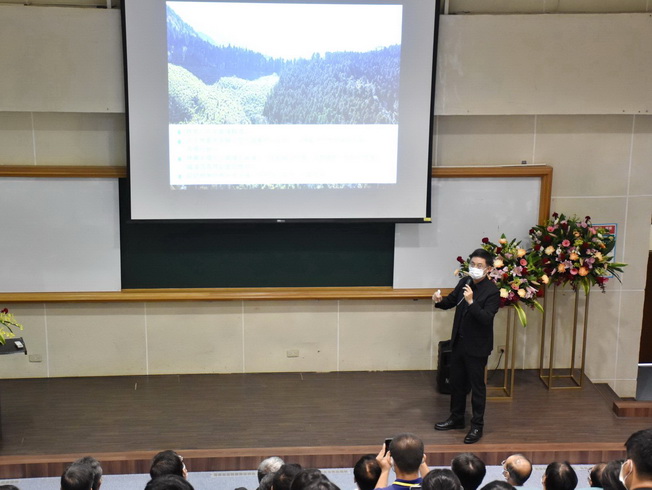 林務局林華慶局長專題演講「全球永續發展目標與臺灣林業新展望」。（照片由主辦單位提供)
