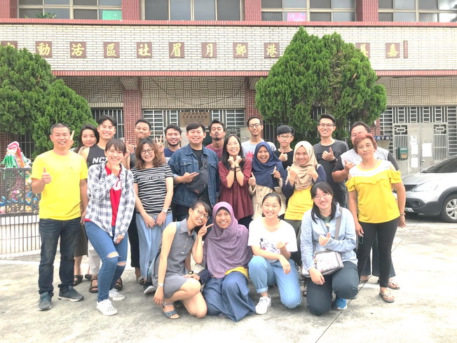 嘉大及印尼大學師生與社區幹部合影