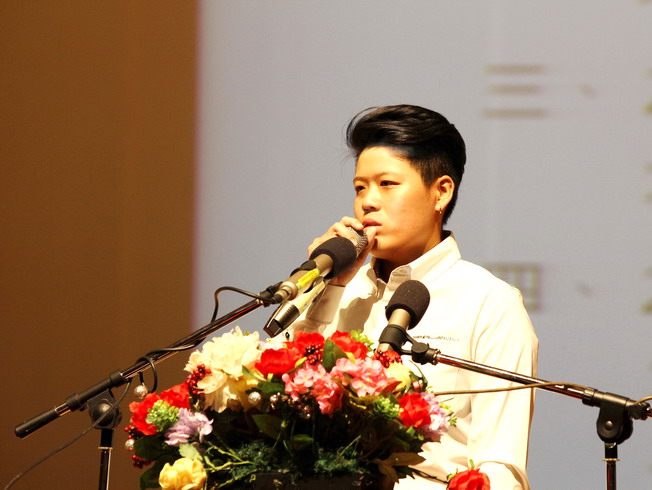 The gold-medal-winning senior Liu Wan-yu gave encouraging words to the juniors at the freshmen inauguration ceremony.