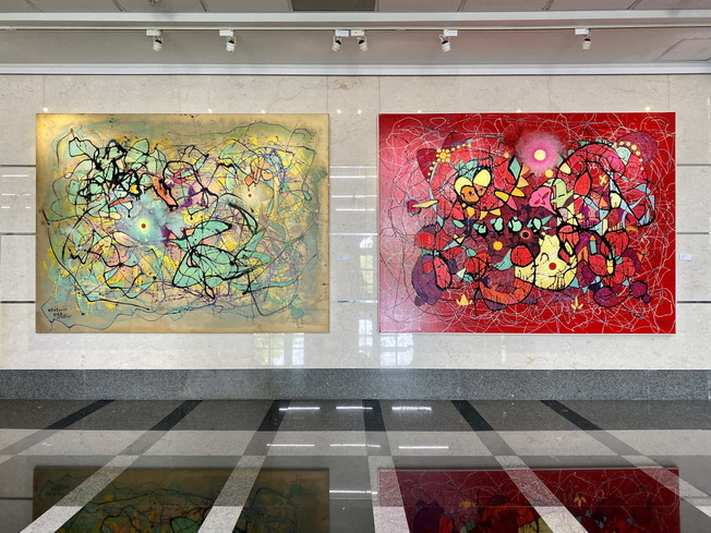 郭東榮大師以抽象表現主義風格的「世界在變」系列作品