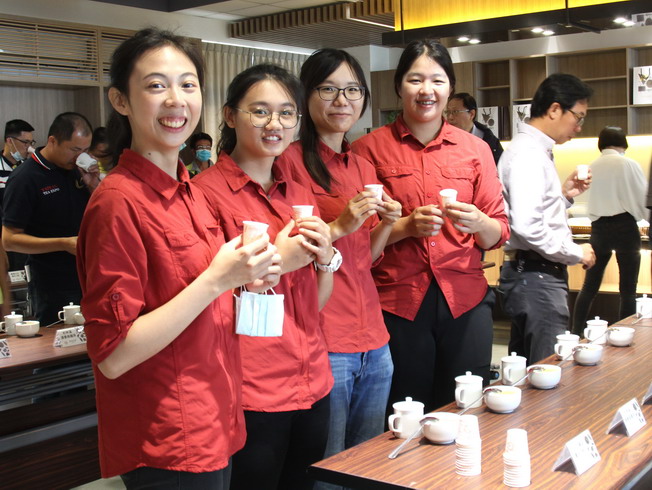 The Lenong team is formed by four female recent graduates of the Department of Horticultural Science, NCYU (from left to right: Liu Qiao-Ycun, Wang Yu-Huan, Sun Pei-Qin and Shi Mei-Yu). 