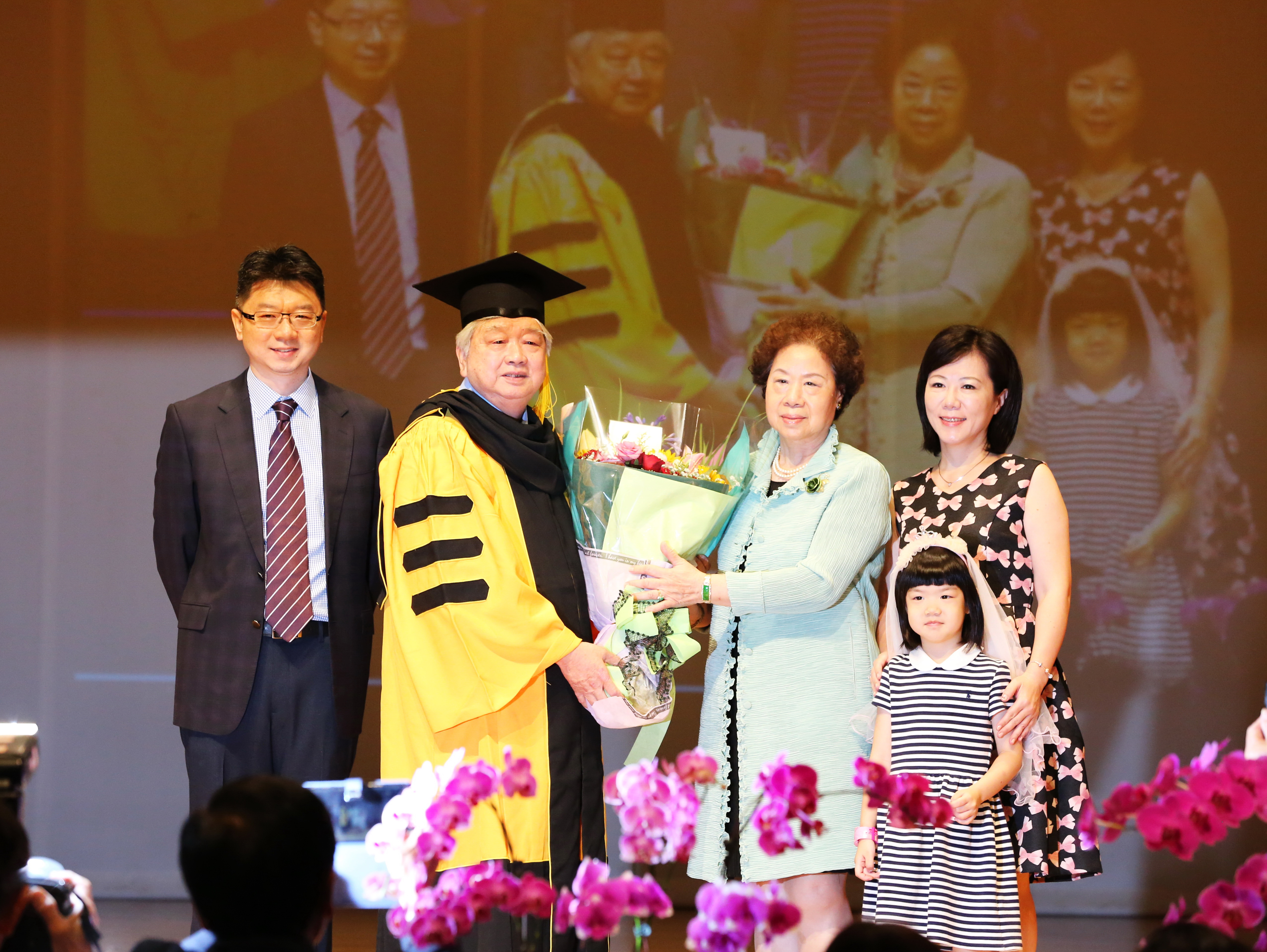 A photo of Dr. Chairman Lin Guo-Cun, who was awarded an honorary doctorate by NCYU, and his family members.
