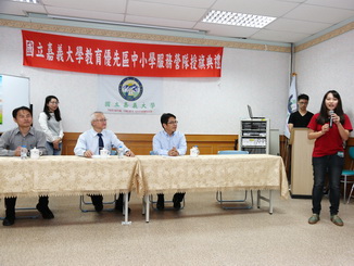 A speech was delivered by You Yi-Jia (right) on behalf of the Lantan Chinese Orchestra.