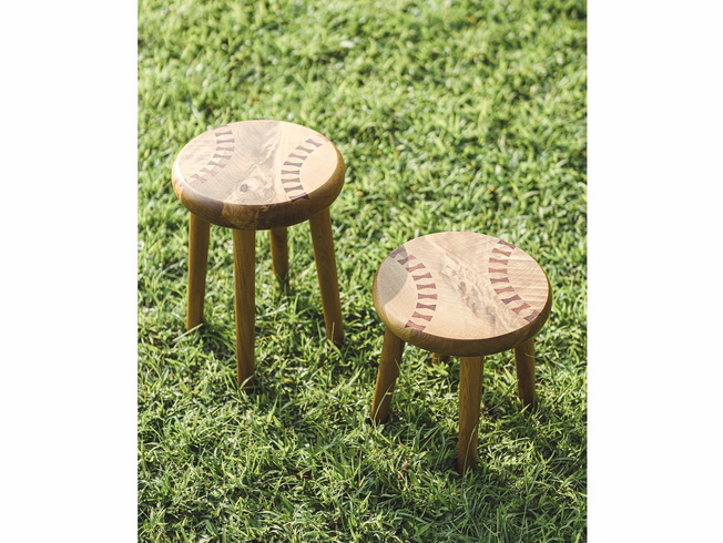 嘉大木設系侯志明同學設計製作的《 KANO 椅》，是熱愛棒球之人必擁有的居家單品。