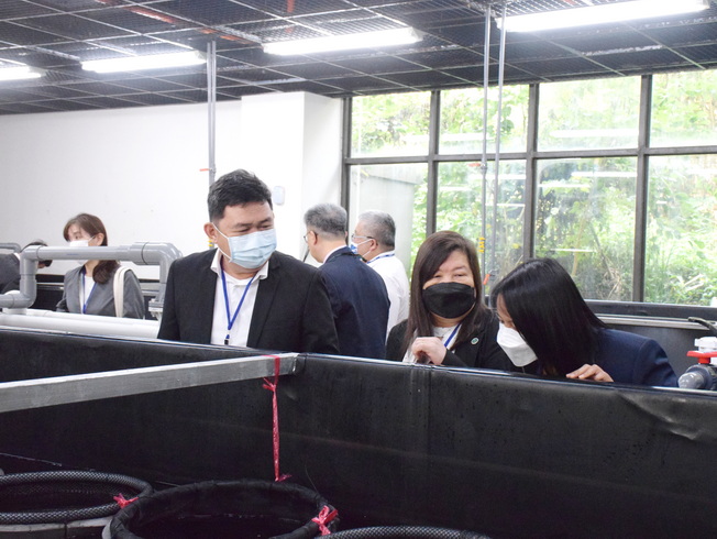 The ILP representatives visited NCYU’s newly established smart aquaculture system.