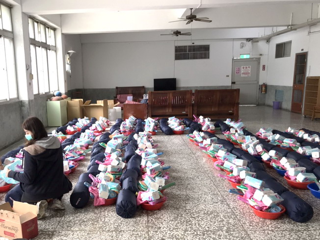 NCYU had been supplying new personal necessities to the students staying at the Qingyunzhai Dormitory for the mandatory quarantine.