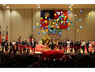 A hundred small balloons flied into the sky, embodying the beginning of a series of centennial anniversary celebrations of National Chiayi University scheduled next year.
