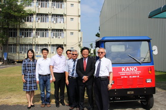 Chyung Ay(right) R & D team and “diesel-electric hybrid transport vehicle for agricultural use”