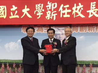 President Handover Ceremony: Former President CHIOU Yi-Yuan (left), Minister of Education PAN Wen-chung (middle), and present President AY Chyung (right)