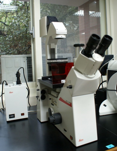 倒立螢光顯微鏡